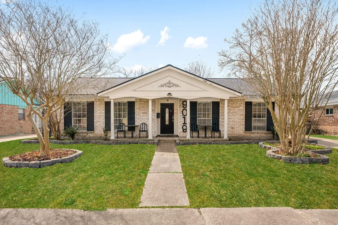 Photo of 9019 Grape Street