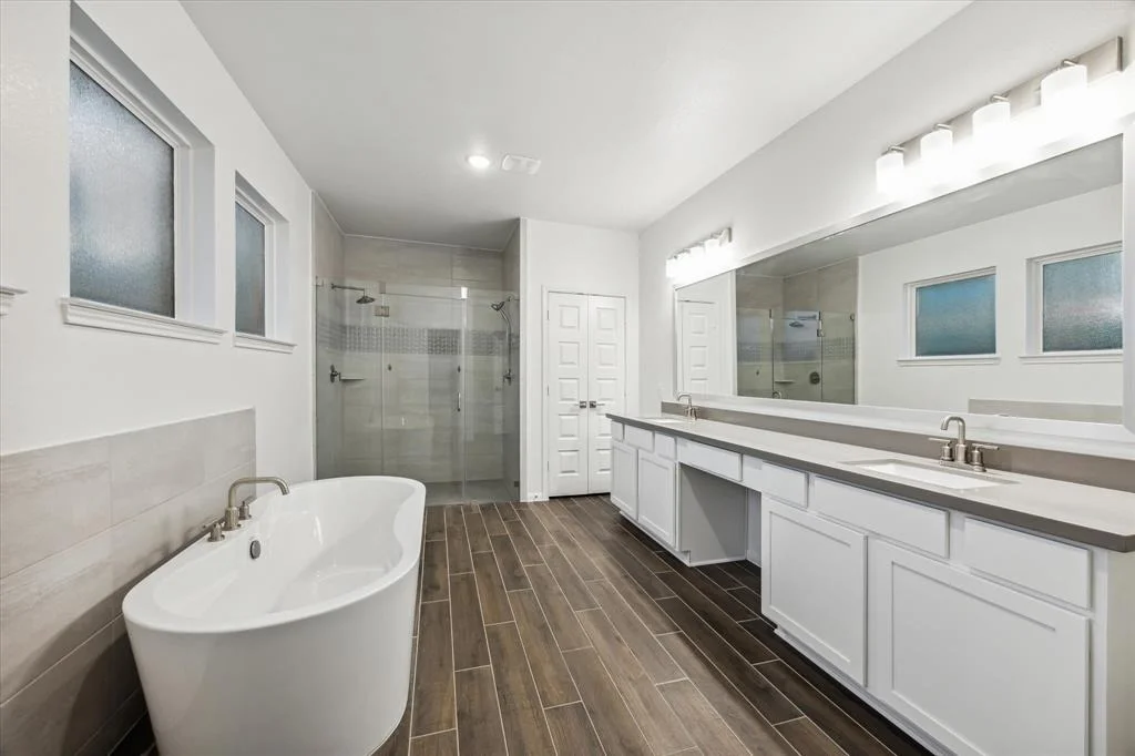 Photo of 4033 Edgewater Terrace Lane