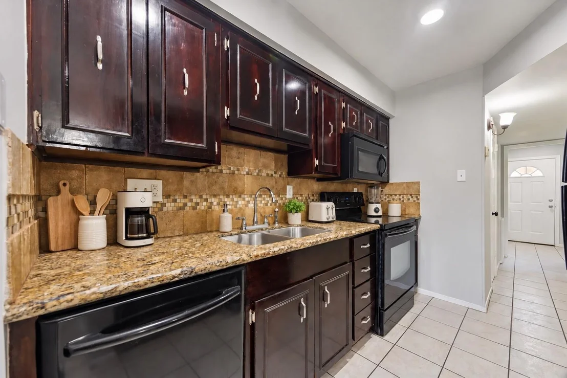 Photo of Unit 607 at 9303 Hammerly Boulevard