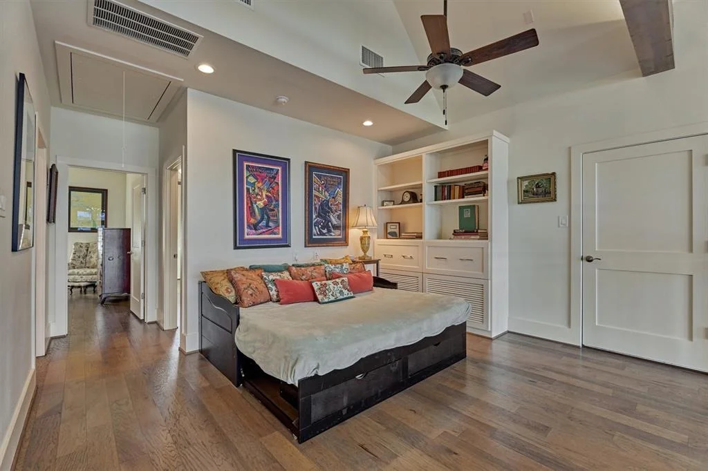 Photo of 925 Paradise Lane