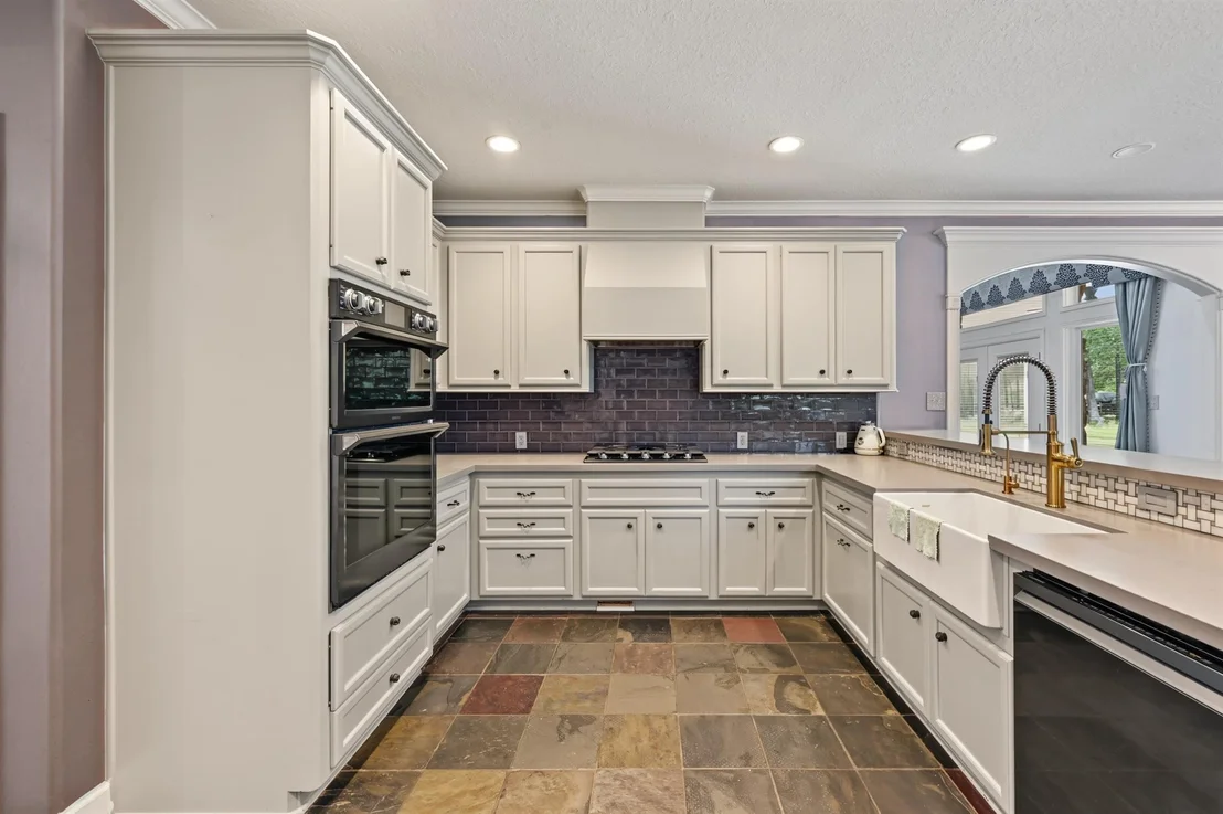 Photo of 10933 Lake Forest Drive