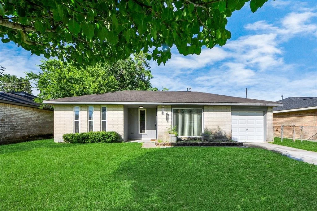 Photo of 12610 Chiswick Road