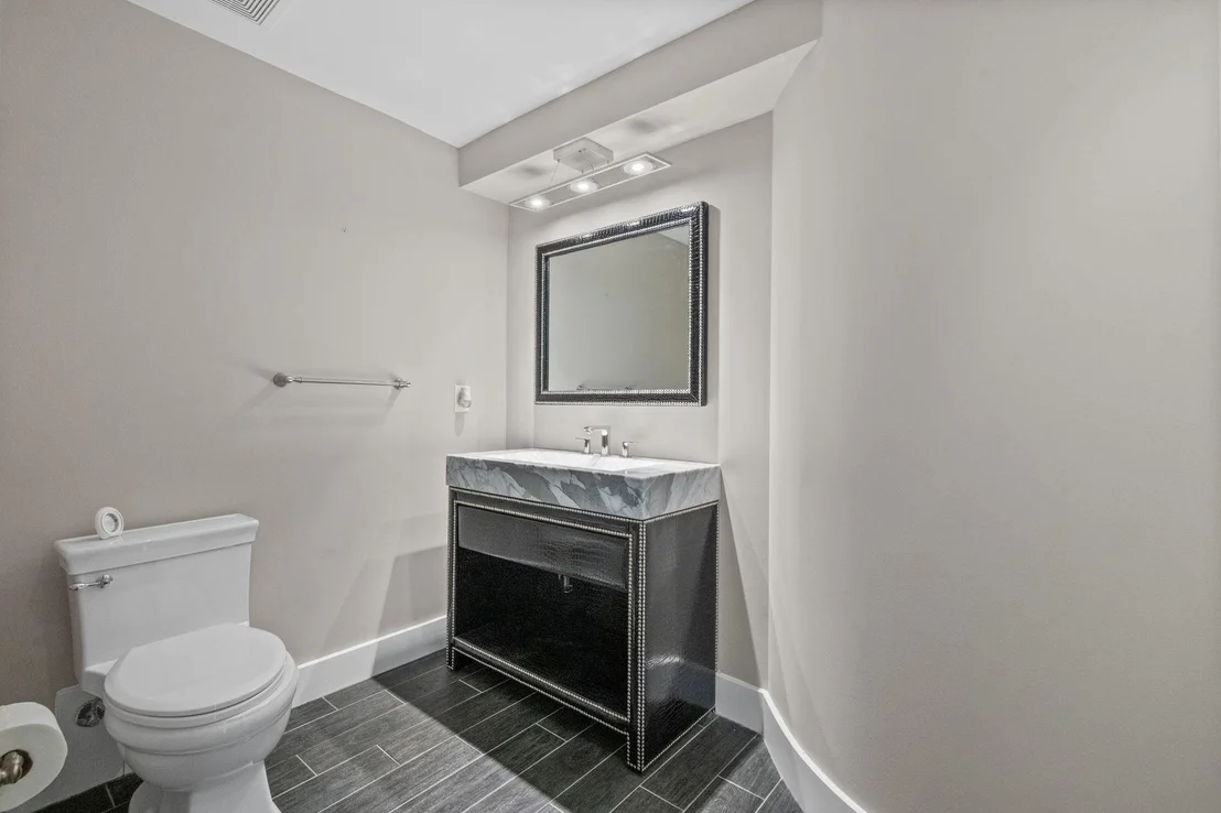 Photo of 2120 White Oak Drive