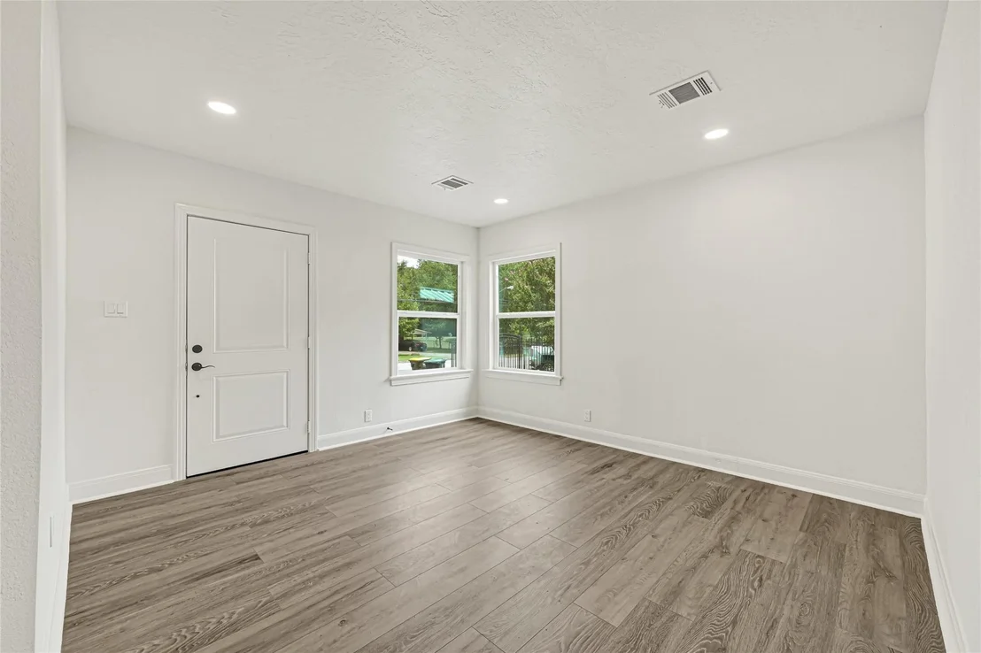 Photo of 1202 N Roberson Street