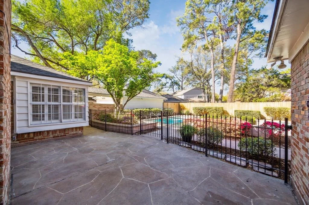 Photo of 807 Thornbranch Drive