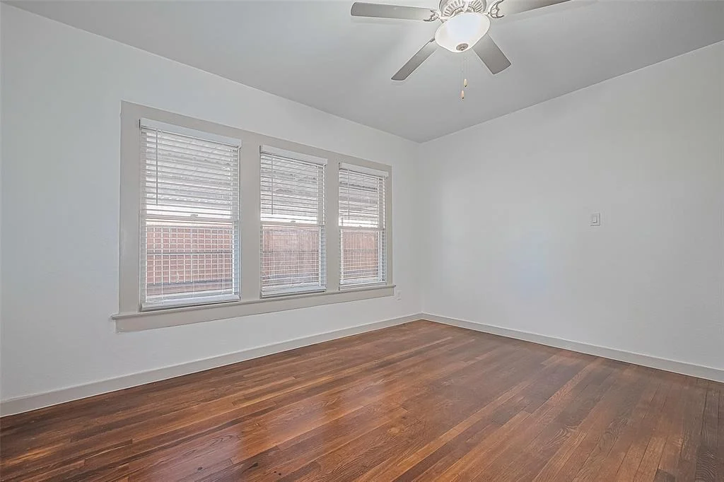 Photo of 8314 Tavenor Lane