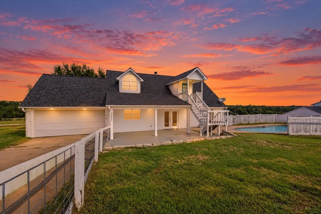 Photo of 2201 Bluebonnet Boulevard