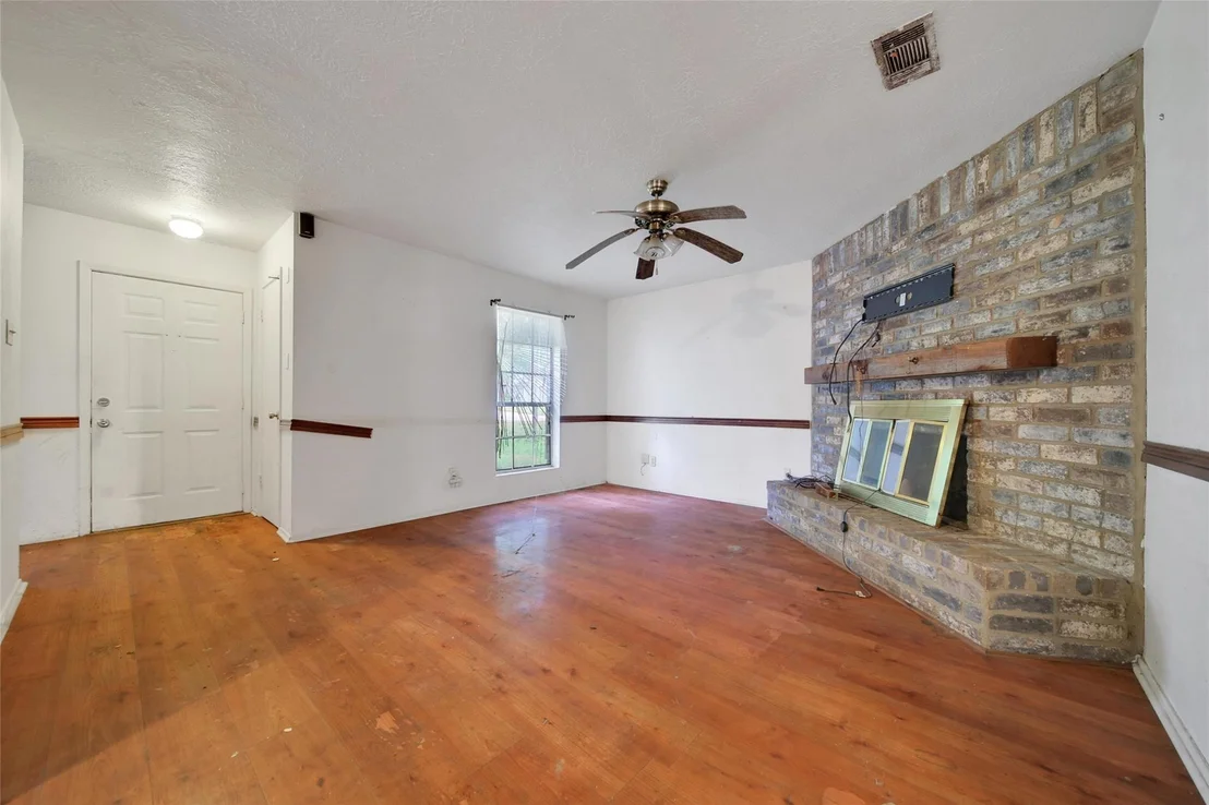 Photo of 103 E Wavy Oak Circle