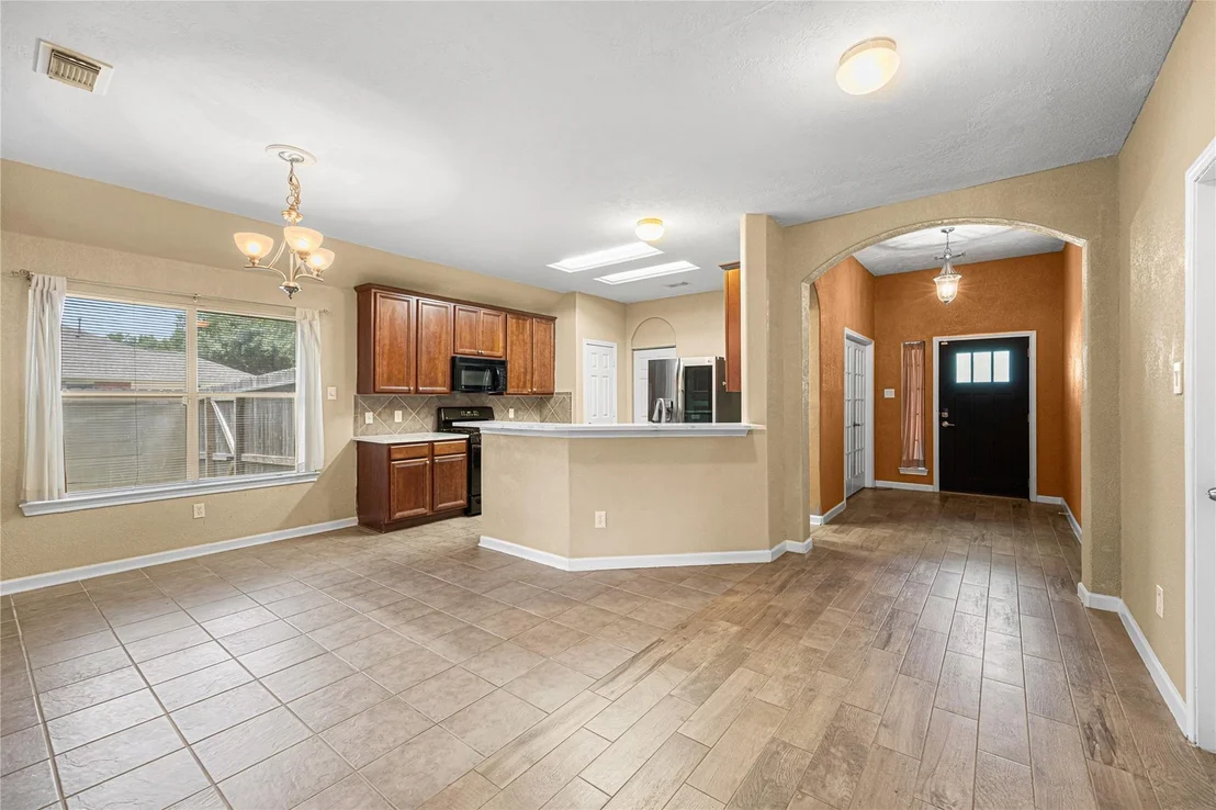 Photo of 212 Silverbrook Lane