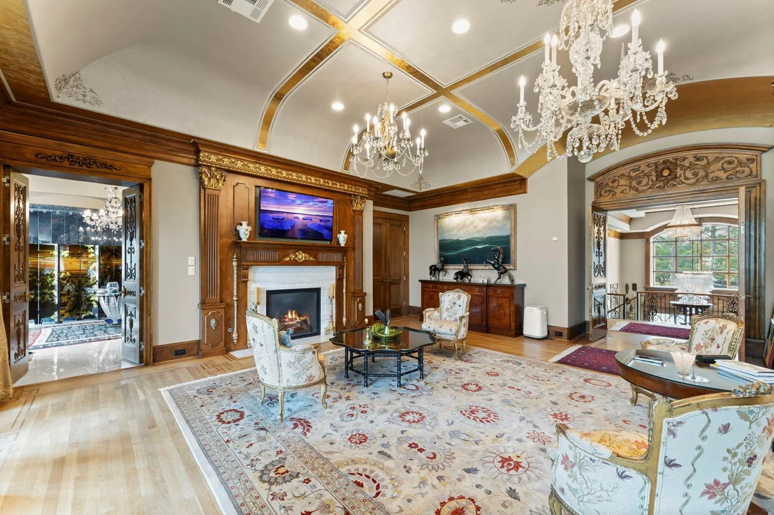 Photo of 6 W Rivercrest Drive