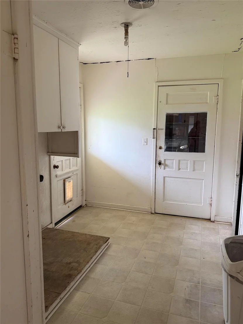 Photo of 208 E State Street