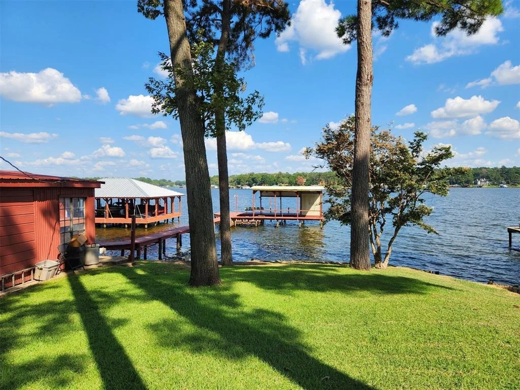 Photo of 23083 Lakeside Drive
