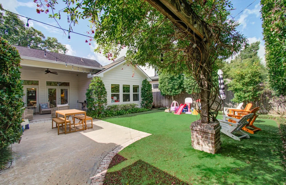 Photo of 1722 Chippendale Road