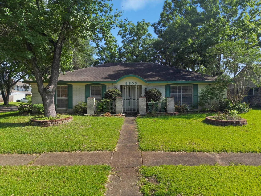 Photo of 8903 Roos Road