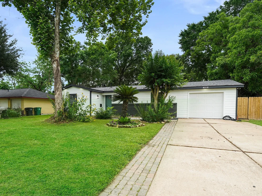 Photo of 5203 Brookmeade Drive