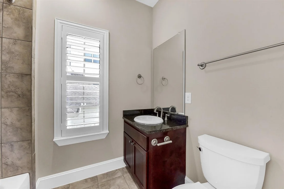 Photo of 905 Garden Oaks Trace