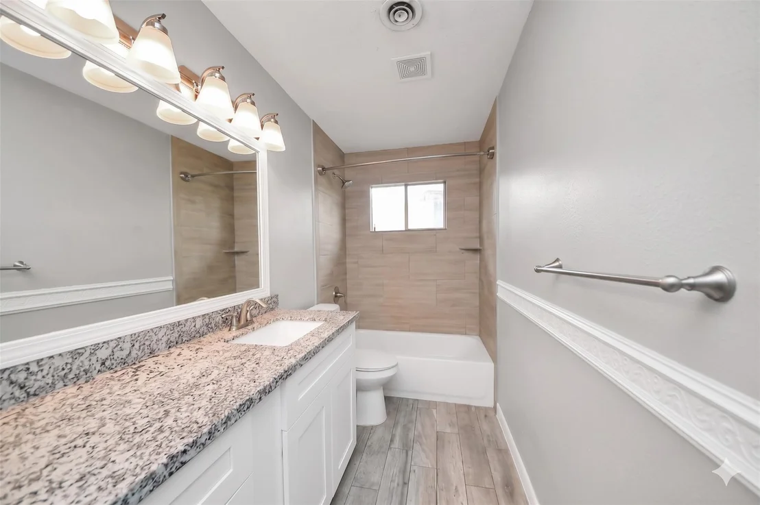 Photo of 5815 Effingham Drive