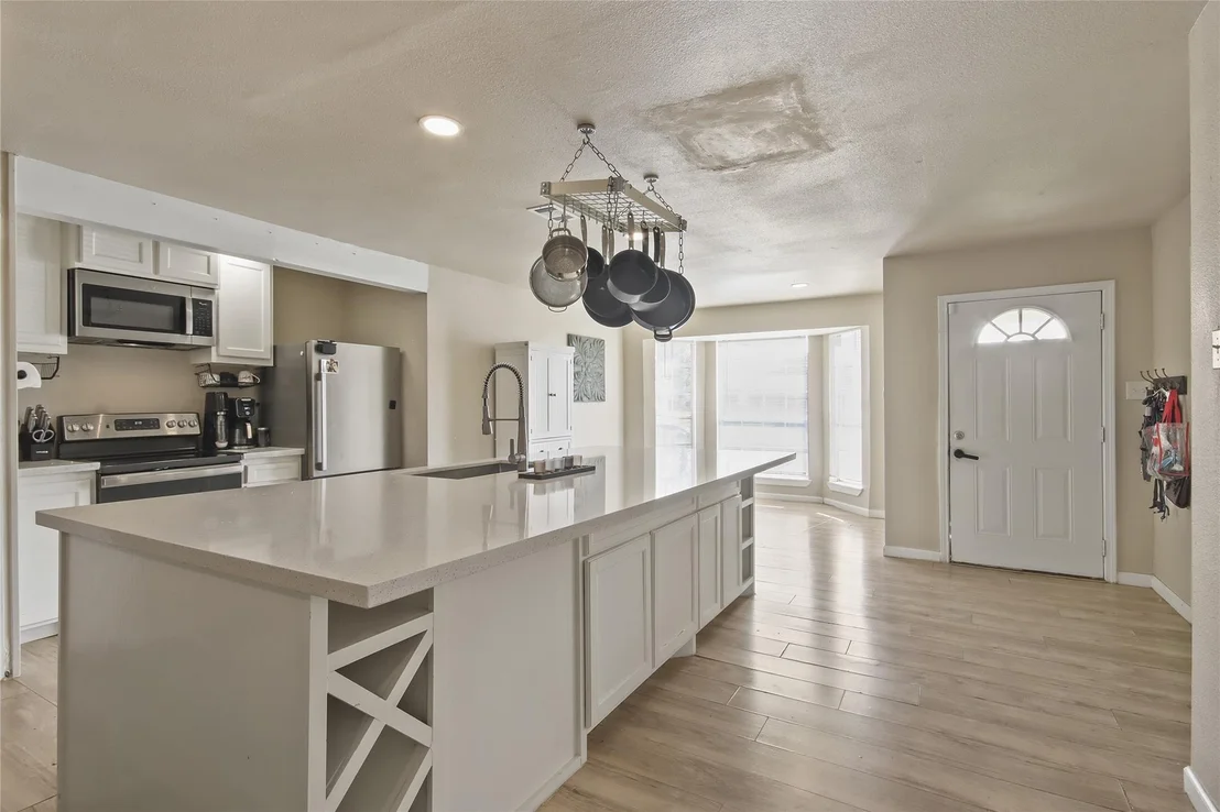 Photo of 910 Centerwood Drive