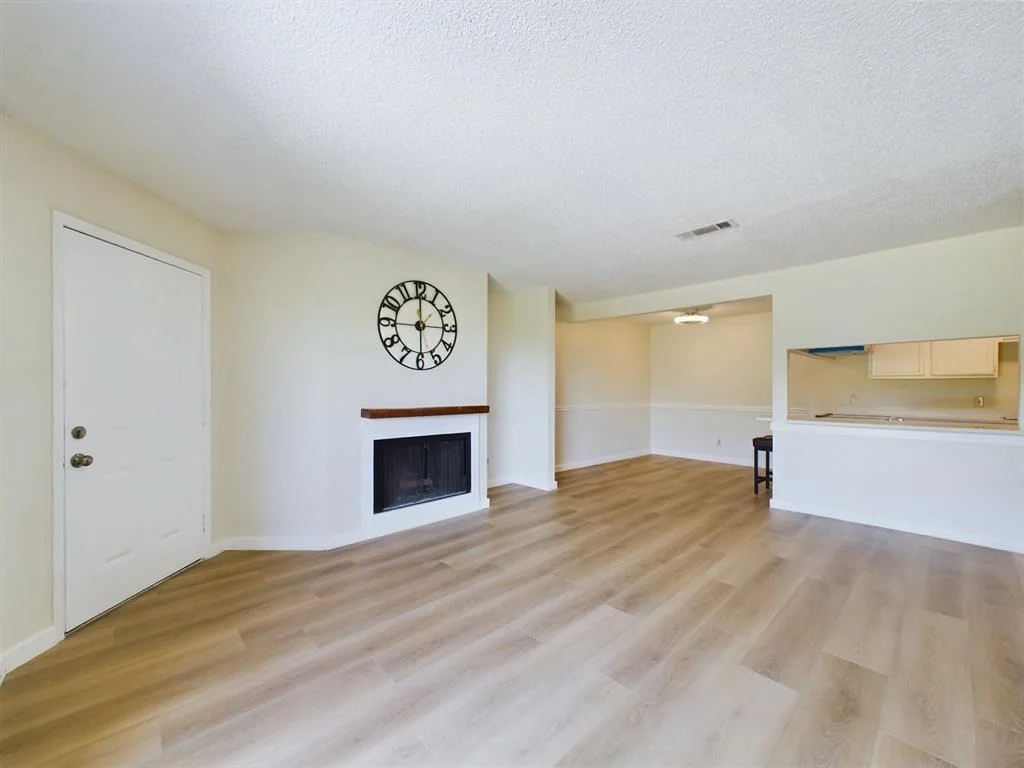 Photo of Unit 13A at 2501 Gulf Freeway