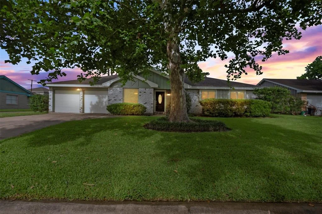 Photo of 4108 Pine Shadows Street