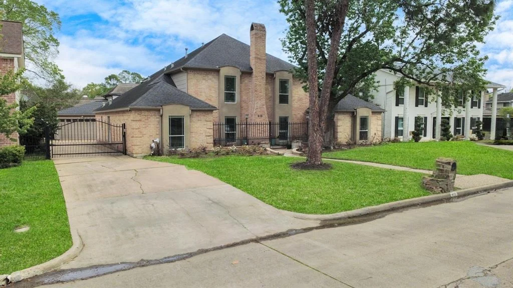 Photo of 415 Lakeside Estates Drive