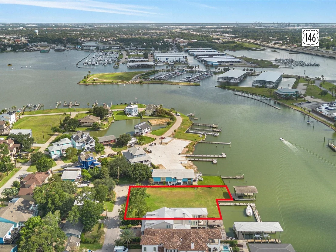 Photo of 203 Blue Point Road