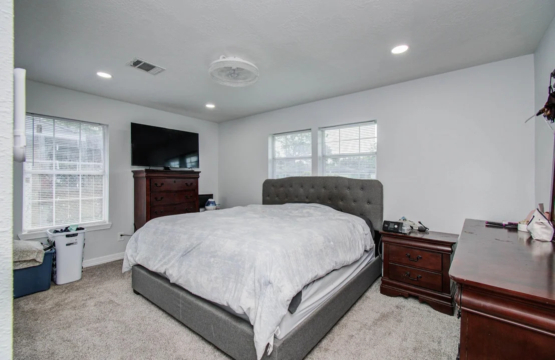 Photo of 6827 Kingsway Drive