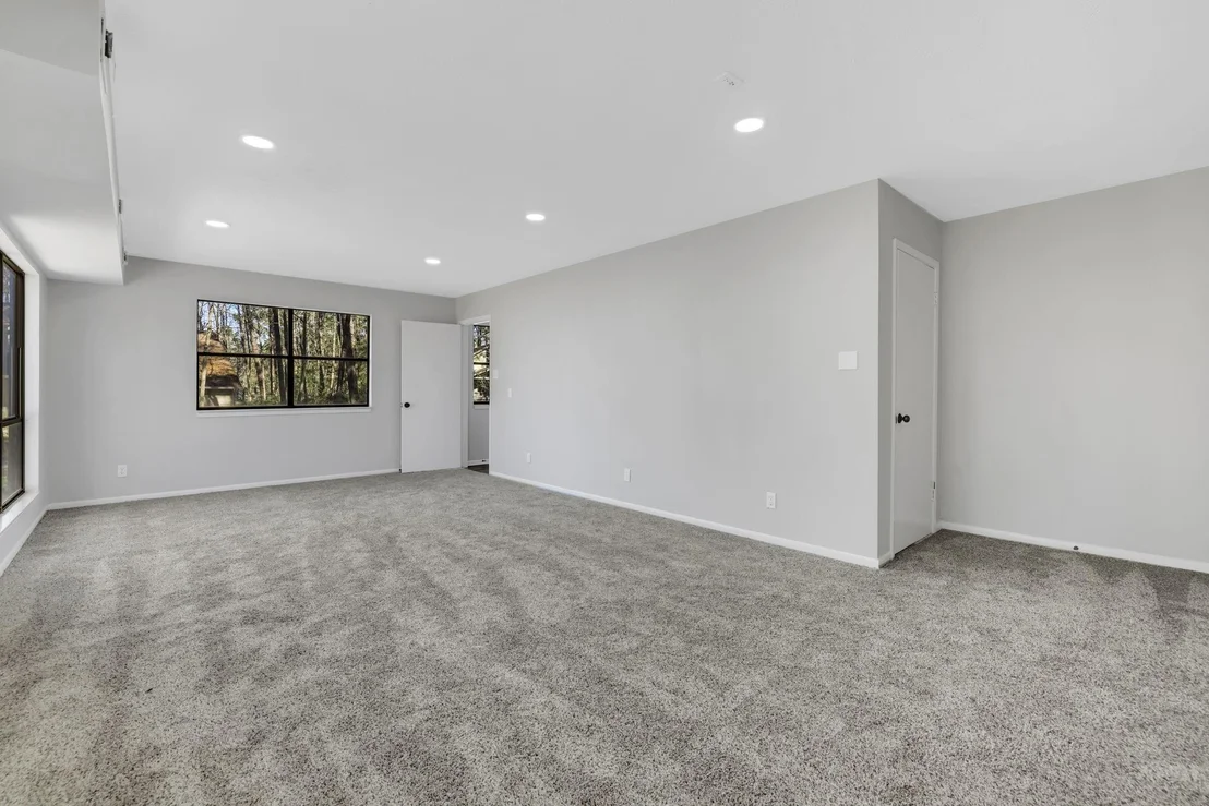 Photo of 330 N Fairway Loop