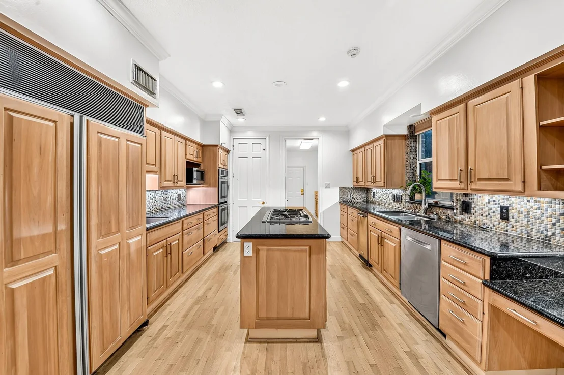 Photo of 407 Lakeside Boulevard