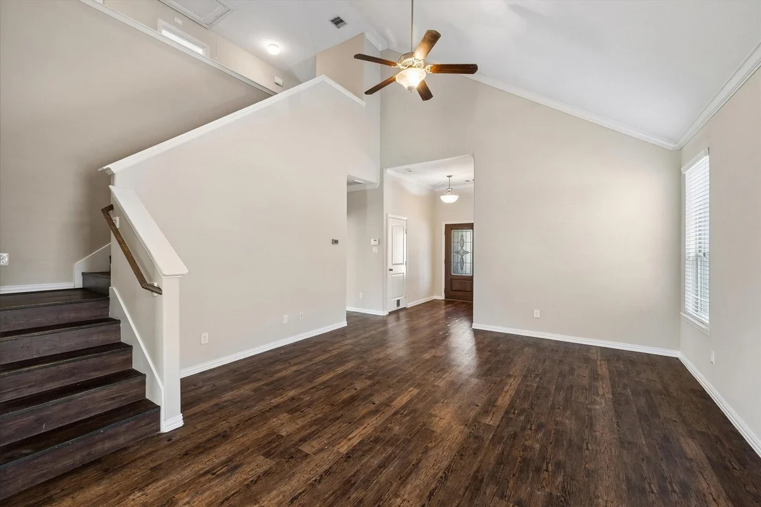 Photo of 660 Oak Circle Drive E