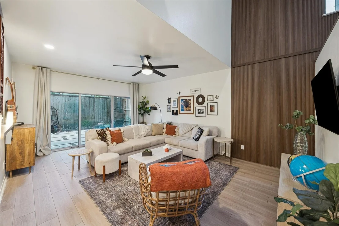 Photo of 2366 Dunstan Road