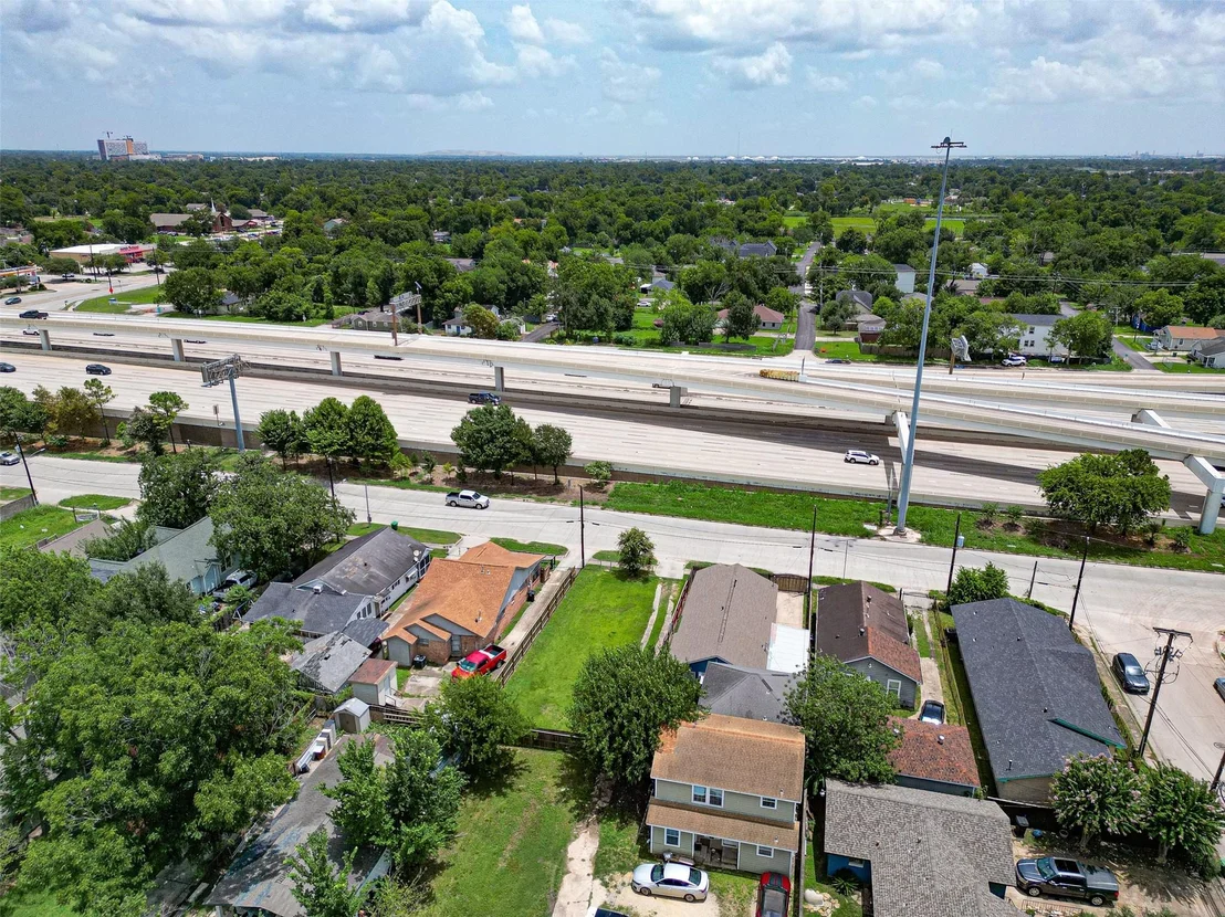 Photo of 3207 Eastex Freeway