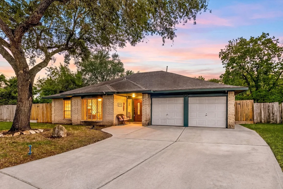 Photo of 1103 Pinecroft Drive
