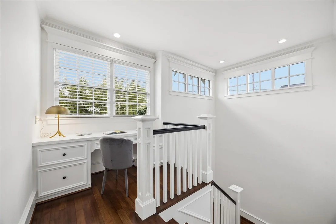 Photo of 705 W 9th Street