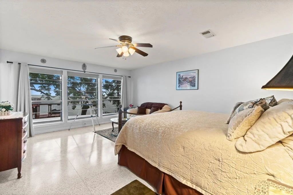 Photo of 160 Lakeway Drive