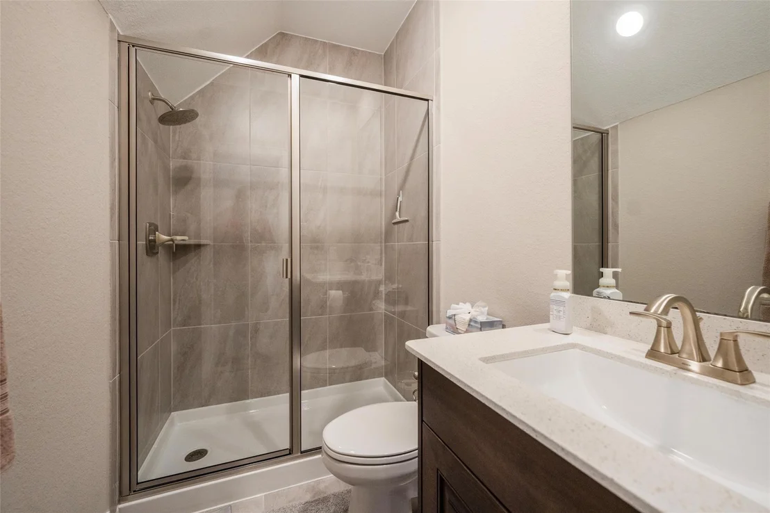 Photo of 915 Falcon Hollow Lane