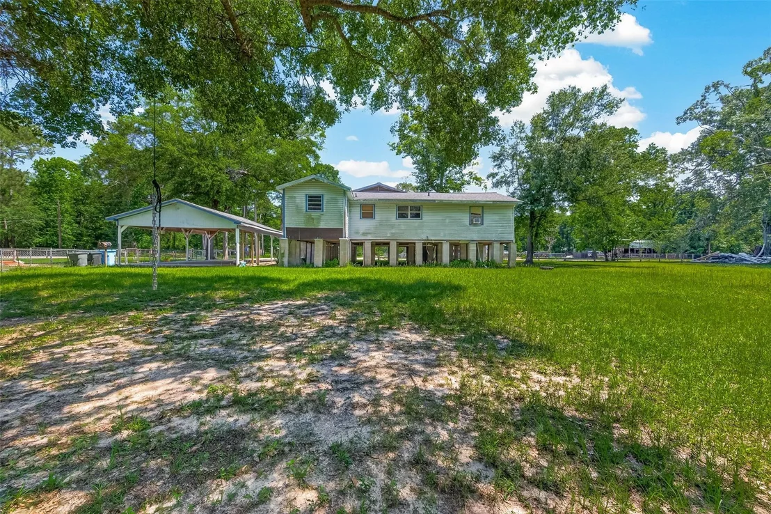 Photo of 25080 Lakeshore Drive