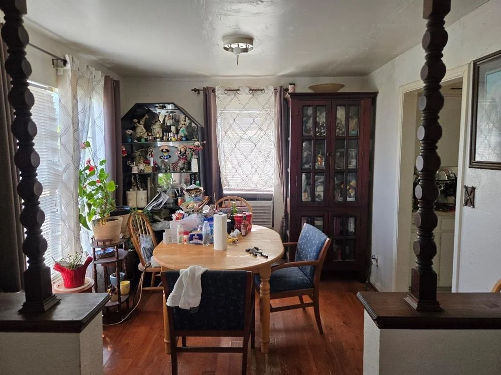 Photo of 1042 Saint Clair Street