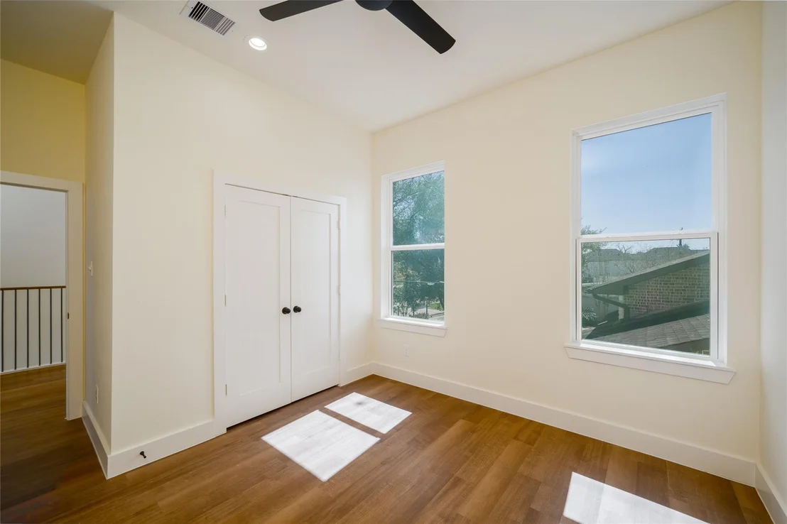 Photo of 8916 Knoll Branch Dr Drive