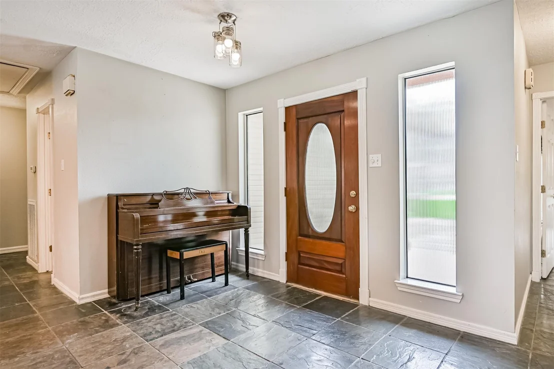 Photo of 910 Evergreen Drive