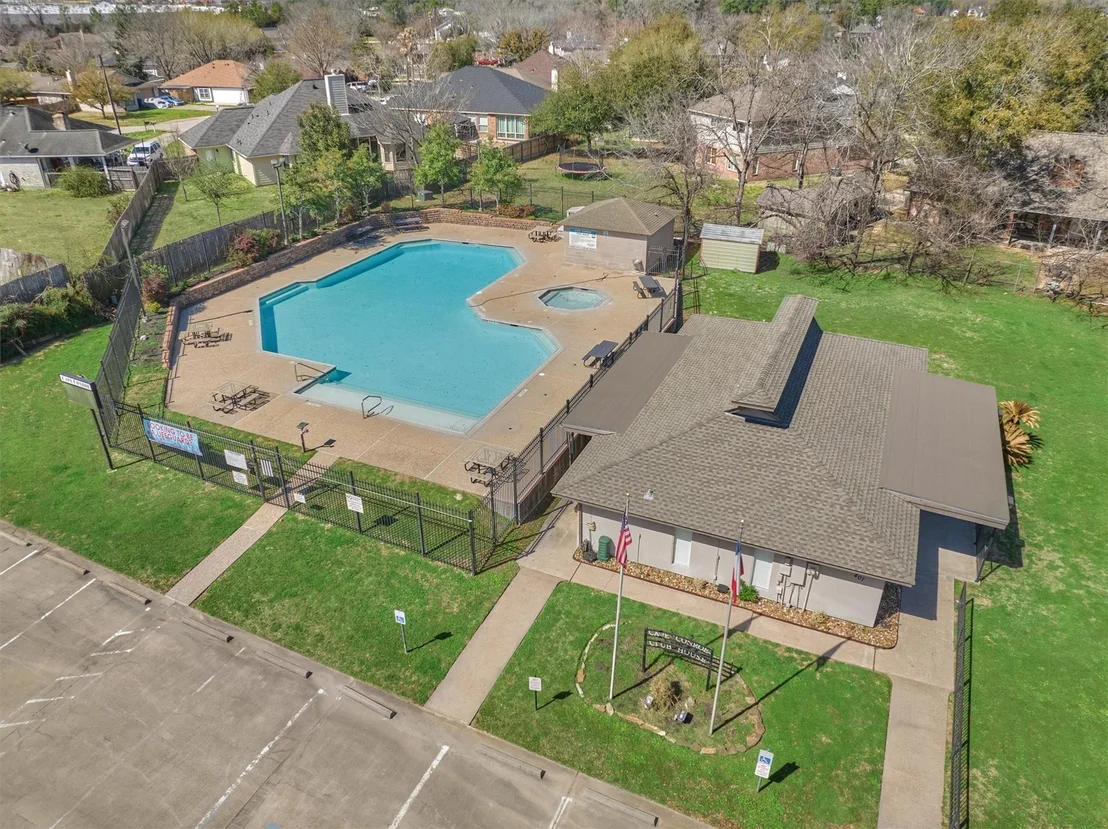 Photo of 807 Paradise Lane