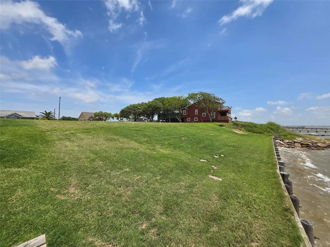 Photo of 1664 W Bayshore Drive