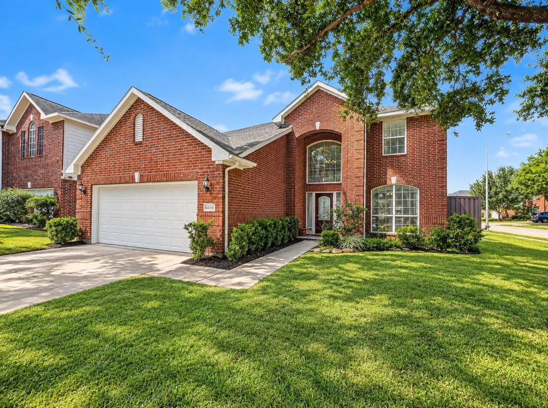 Photo of 6043 Heathmoor Lane