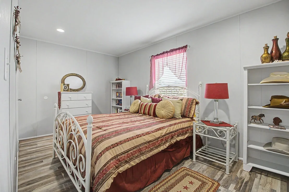 Photo of 637 Lakeview Drive