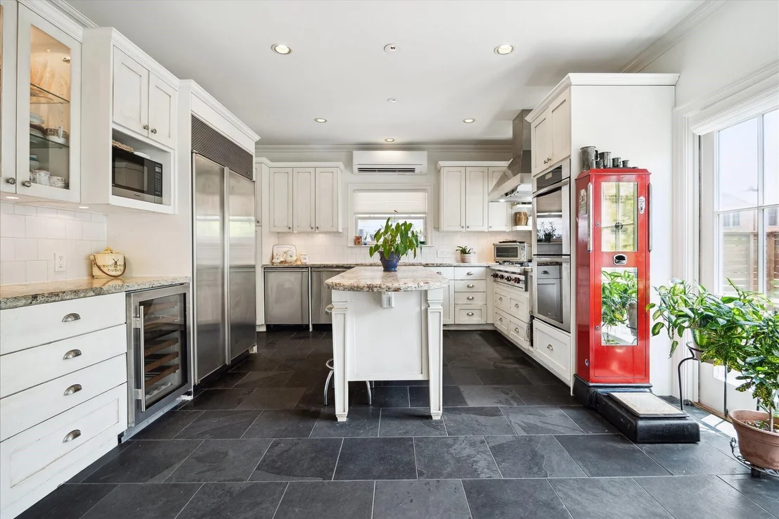 Photo of 1755 Kipling Street