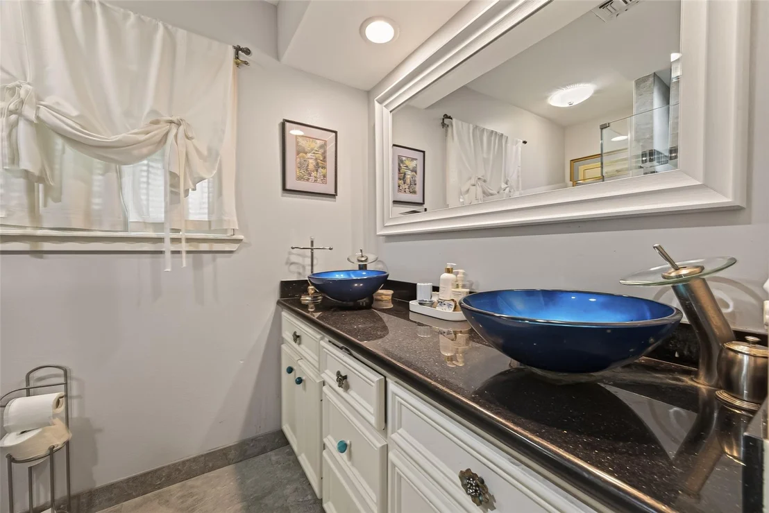 Photo of 10062 Warwana Road