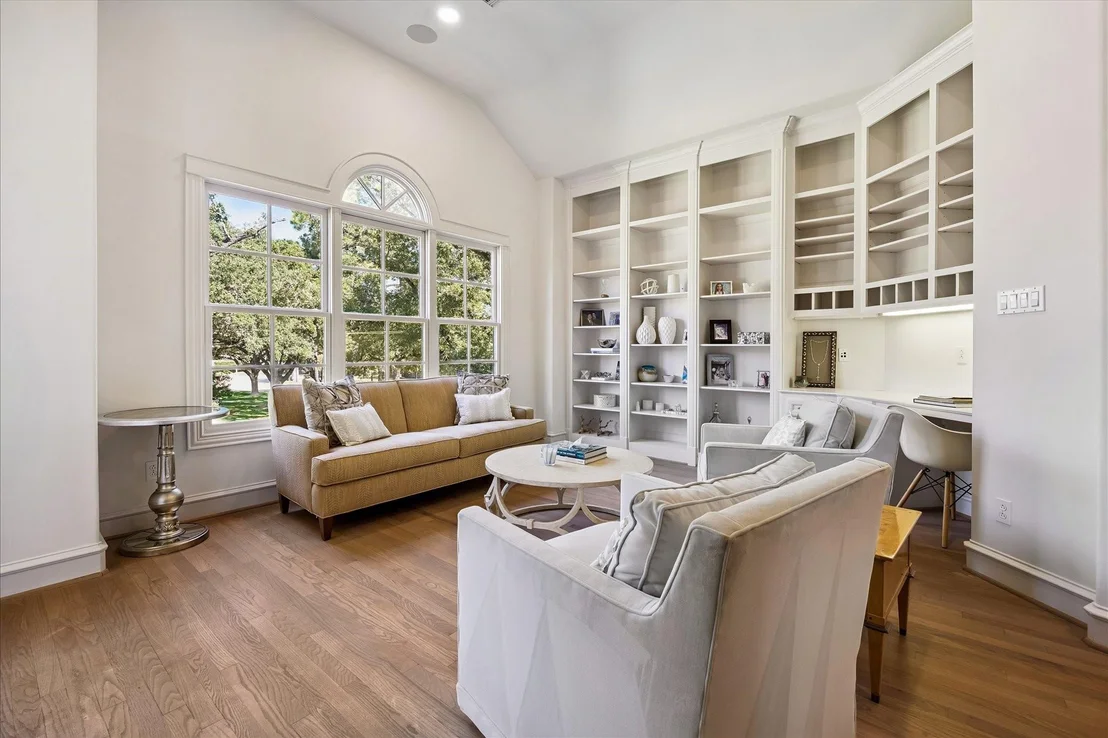 Photo of 1020 River Glynn Drive