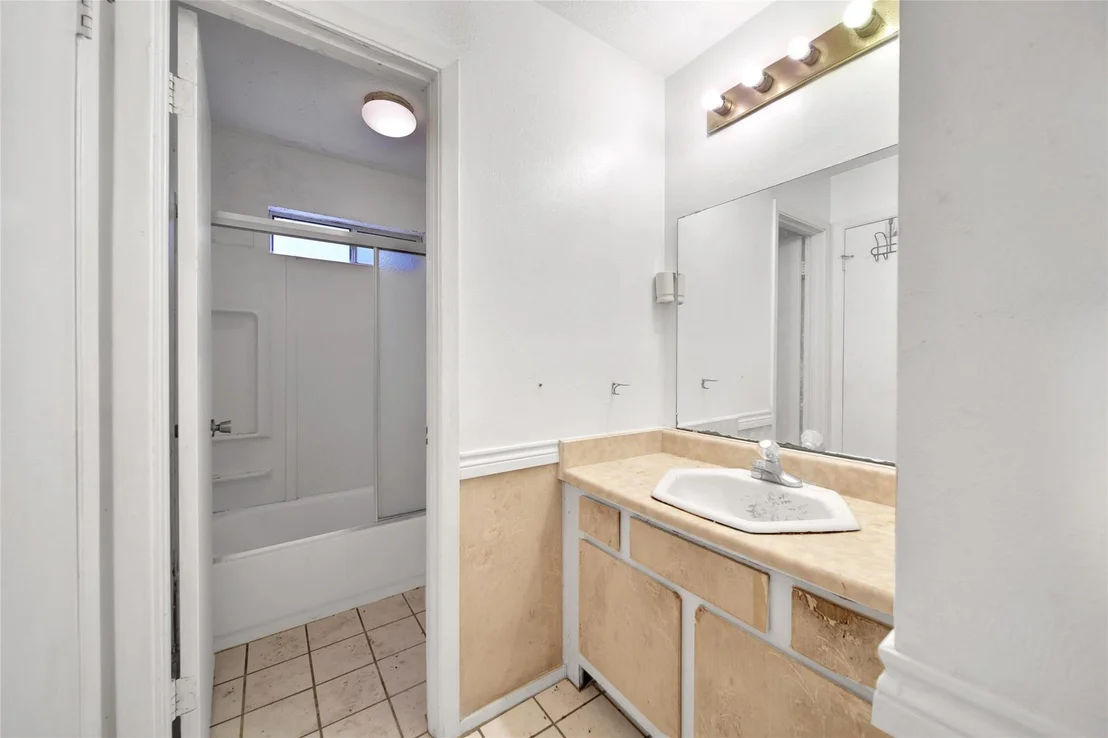 Photo of 103 E Wavy Oak Circle