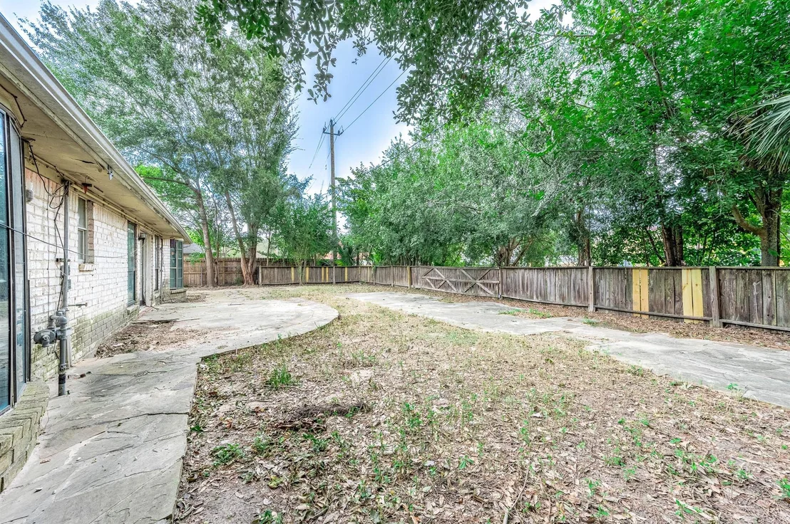 Photo of 7526 Antoine Drive