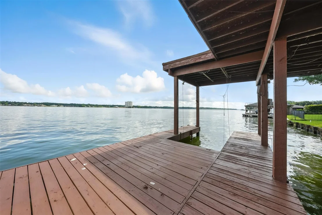 Photo of 1046 Lake View Drive